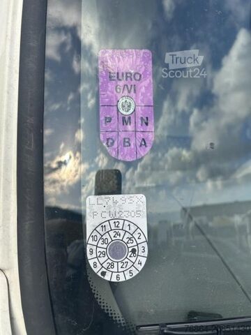 Samochód ciężarowy z plandeką typu platforma DAF LF 260 16 TONNER PLANE MIT LBW, AUTOMATIK, E6