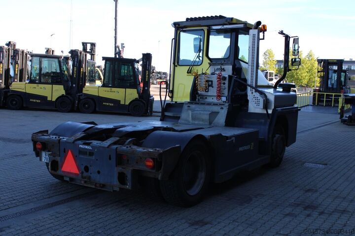 Терминальный трактор MOL RM255 4X4