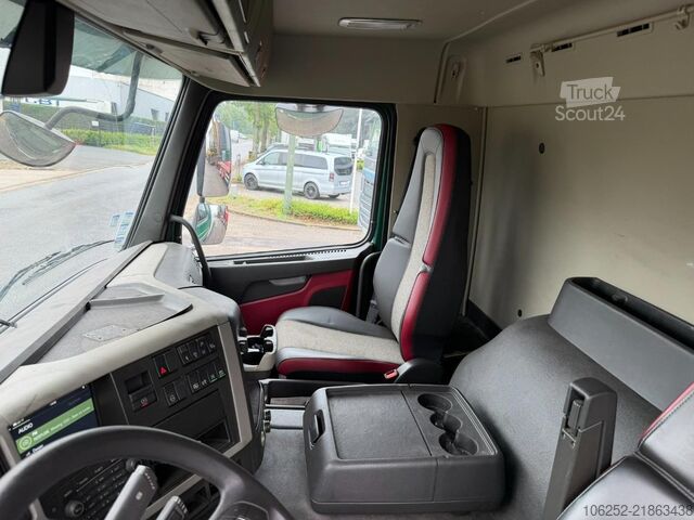 Kovček Volvo FM 330 6x2 CLOSED BOX 9m10 - LIFT + STEERING AX...