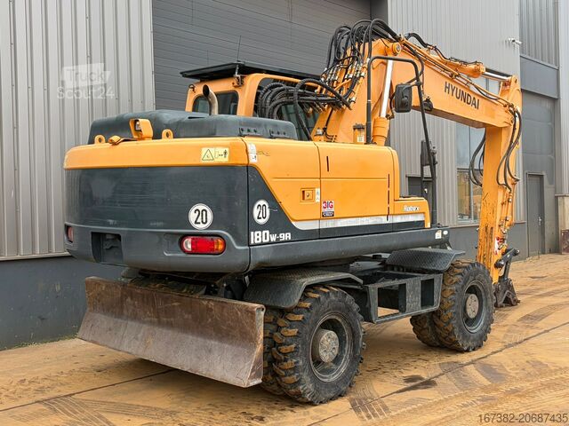 Колесный экскаватор Hyundai Robex 180W-9A