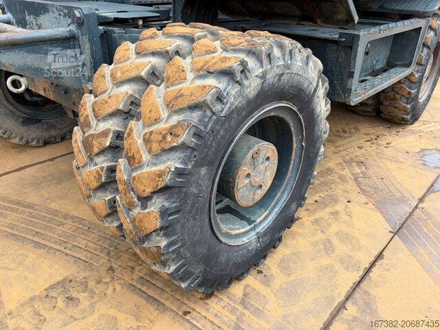 Колесный экскаватор Hyundai Robex 180W-9A