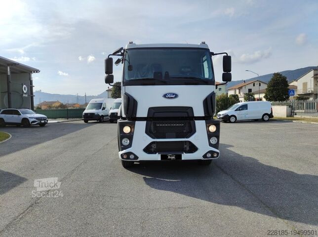 Vrachtwagenchassis FORD TRUCKS 1833 DC CARRO 4X2 4250 6,9 Lit.