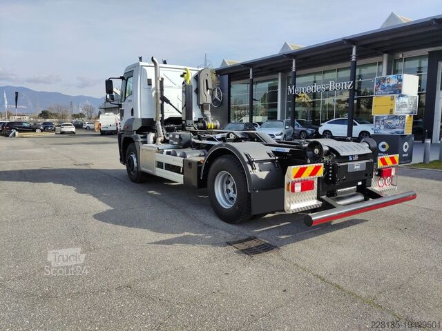 Teherautó alváz FORD TRUCKS 1833 DC CARRO 4X2 4250 6,9 Lit.