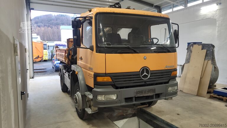 Dreiseitenkipper LKW Mercedes-Benz 1318 AK Kipper Kran 4X4 deutsches Fahrze