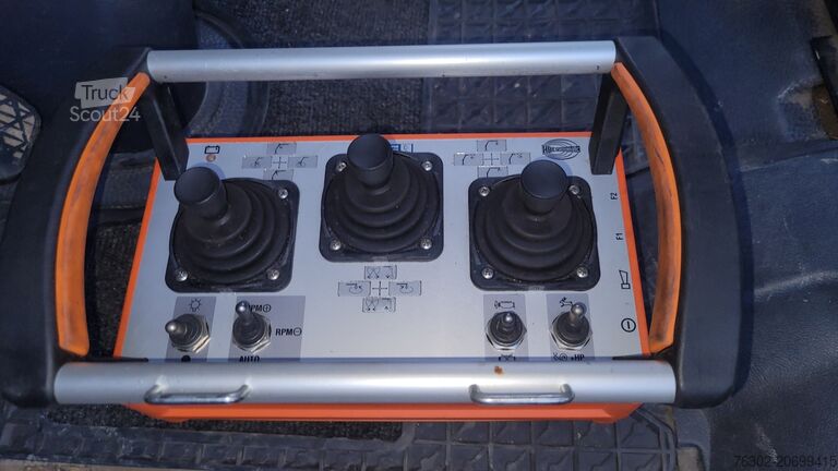 Dreiseitenkipper LKW Mercedes-Benz 1318 AK Kipper Kran 4X4 deutsches Fahrze