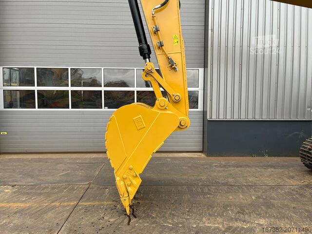 гусеничний екскаватор Caterpillar 323D3