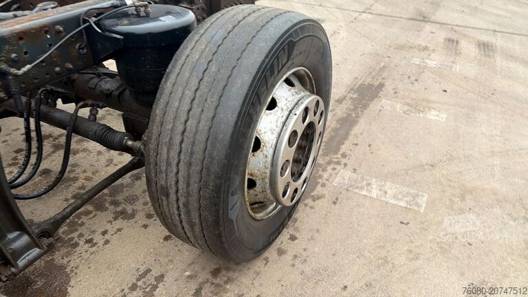 Kabinli şasi Iveco Stralis 430 (6X2 / AIRCO)