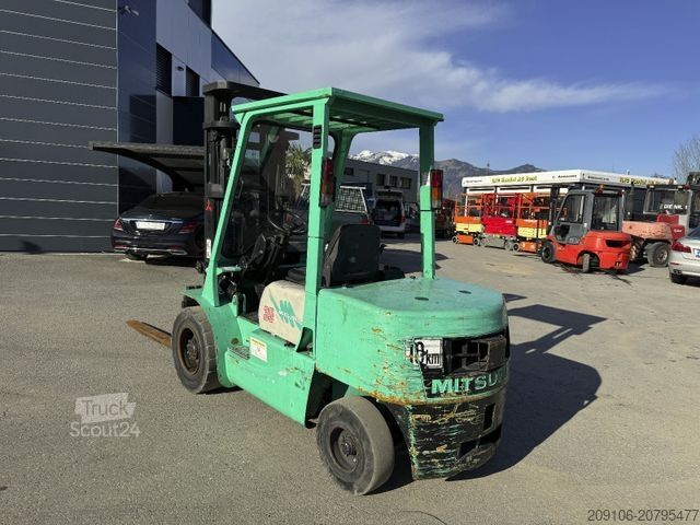 Priekinis krautuvas MITSUBISHI FD 35 Triplex Freihub Mast