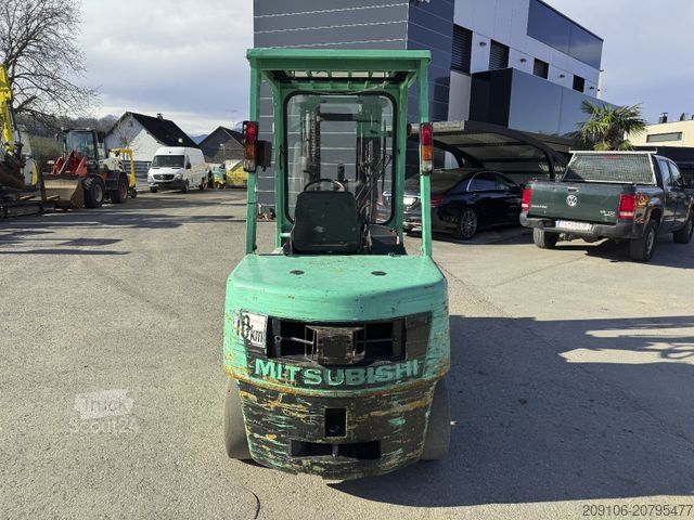 Priekinis krautuvas MITSUBISHI FD 35 Triplex Freihub Mast