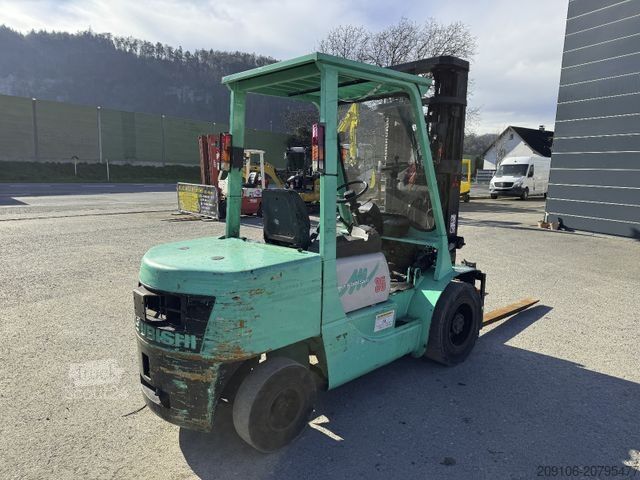 Priekinis krautuvas MITSUBISHI FD 35 Triplex Freihub Mast