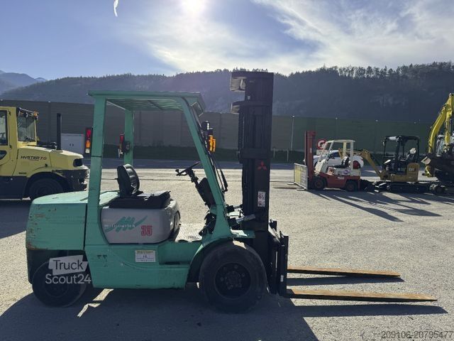 Priekinis krautuvas MITSUBISHI FD 35 Triplex Freihub Mast