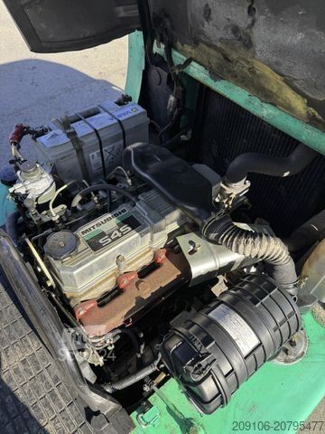 Priekinis krautuvas MITSUBISHI FD 35 Triplex Freihub Mast