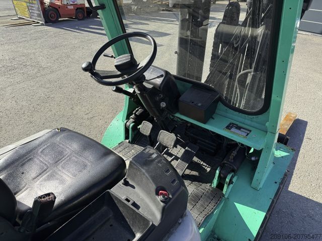 Priekinis krautuvas MITSUBISHI FD 35 Triplex Freihub Mast