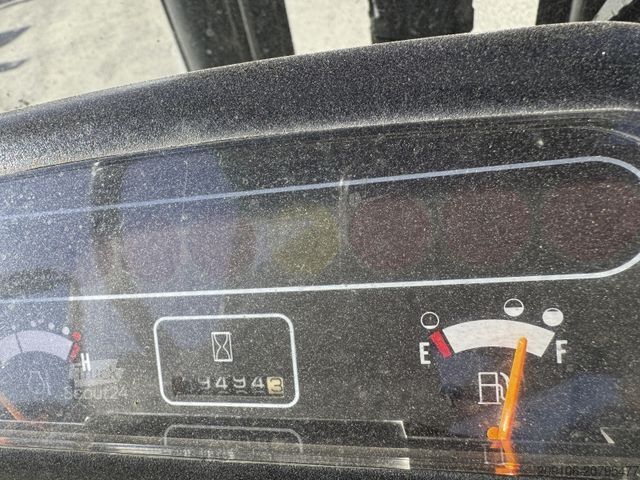 Priekinis krautuvas MITSUBISHI FD 35 Triplex Freihub Mast