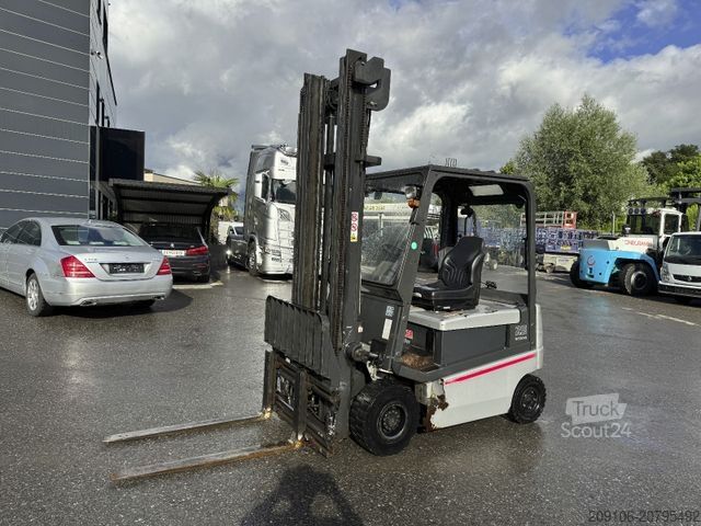 Priekinis krautuvas NISSAN Q02L25CU Zinken Seitenschieber