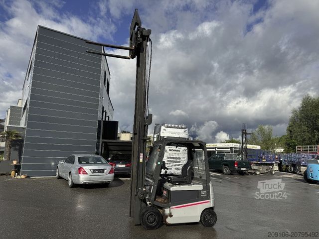 Priekinis krautuvas NISSAN Q02L25CU Zinken Seitenschieber