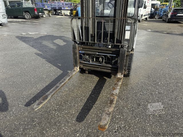 Priekinis krautuvas NISSAN Q02L25CU Zinken Seitenschieber