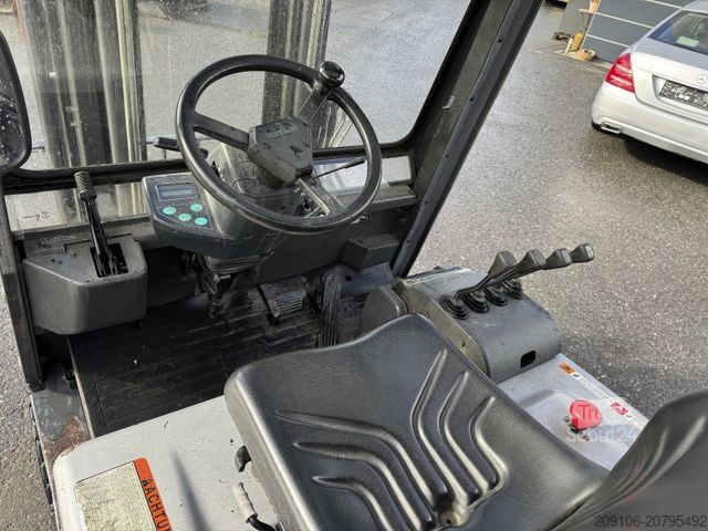 Priekinis krautuvas NISSAN Q02L25CU Zinken Seitenschieber