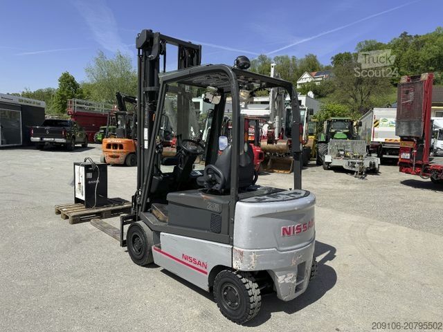 Priekinis krautuvas NISSAN 1Q2L25Q *Triplex+Kool Reachforcks*2960 h Top