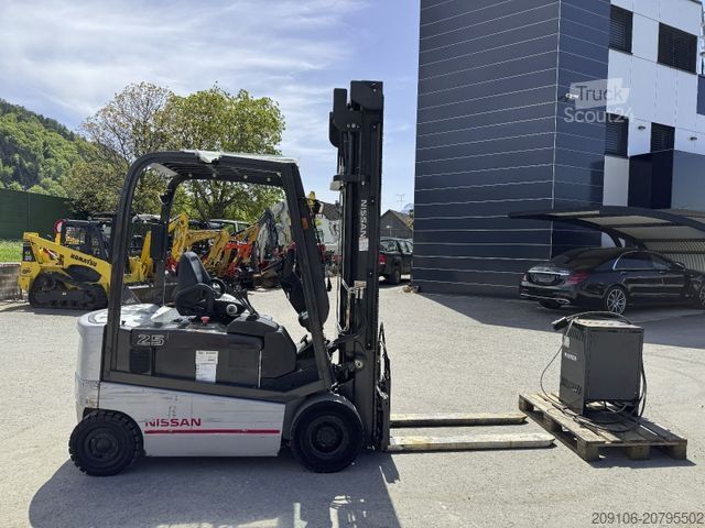 Priekinis krautuvas NISSAN 1Q2L25Q *Triplex+Kool Reachforcks*2960 h Top