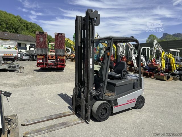 Priekinis krautuvas NISSAN 1Q2L25Q *Triplex+Kool Reachforcks*2960 h Top