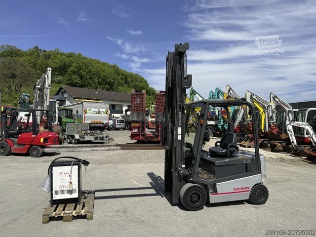 Priekinis krautuvas NISSAN 1Q2L25Q *Triplex+Kool Reachforcks*2960 h Top