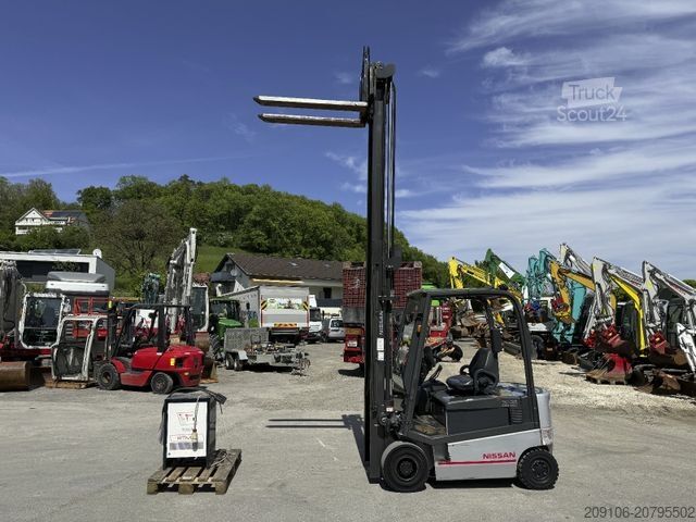 Priekinis krautuvas NISSAN 1Q2L25Q *Triplex+Kool Reachforcks*2960 h Top