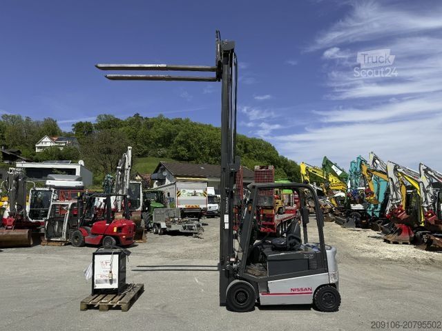 Priekinis krautuvas NISSAN 1Q2L25Q *Triplex+Kool Reachforcks*2960 h Top