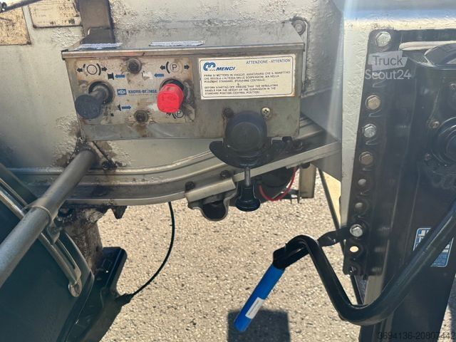 Полуремарке самосвал MENCI SL20B 20 Fuß Containerkipper