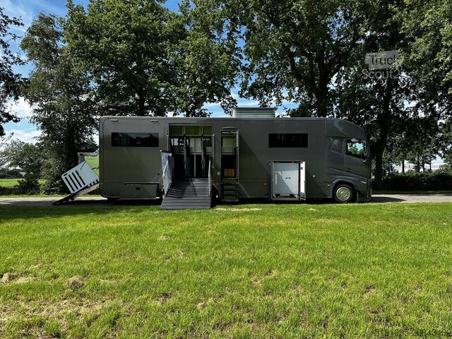 Paarden transport Volvo FH 540 Jong gebrukt 7 paards plus living pop-ot...