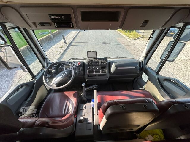 Horse transportation Iveco Eurocargo Iveco STX paardevrachtwagen voor 5 pa...