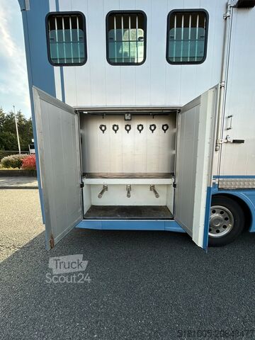 Horse transportation Iveco Eurocargo Iveco STX paardevrachtwagen voor 5 pa...