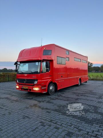 Cattle transport Mercedes Atego Mercedes Atego STX 5 Paards super conditie.