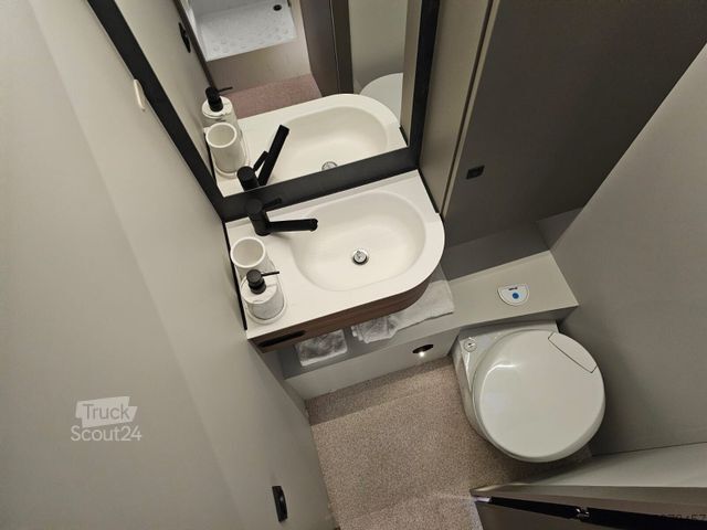 Półzintegrowany kamper LMC Cruiser T750 EF sofort Verfügbar, 3.+4 Sitzplatz