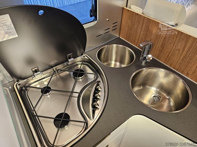 Półzintegrowany kamper LAIKA Ecovip Titanio L 3019