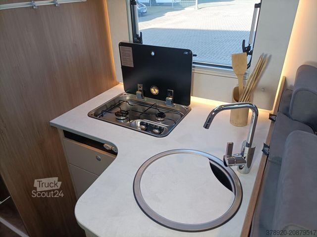 Polintegriran avtodom CARADO Edition26 T Ford 447 Bi Xenon