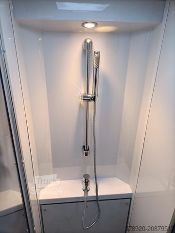 Polintegriran avtodom CARADO Edition26 T Ford 447 Bi Xenon