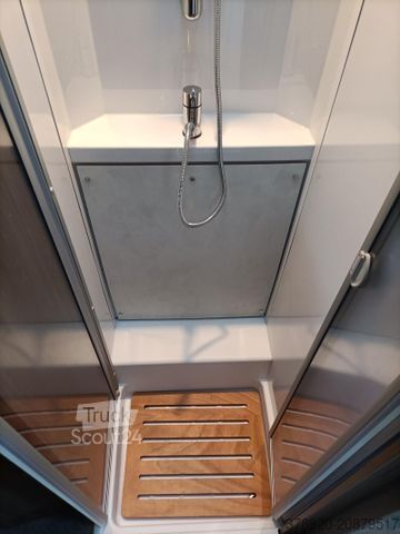 Polintegriran avtodom CARADO Edition26 T Ford 447 Bi Xenon