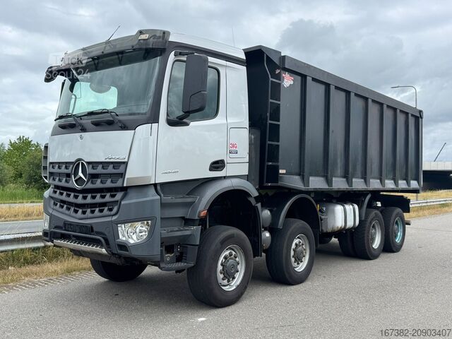 Benne Mercedes-Benz Arocs 4848 8x8