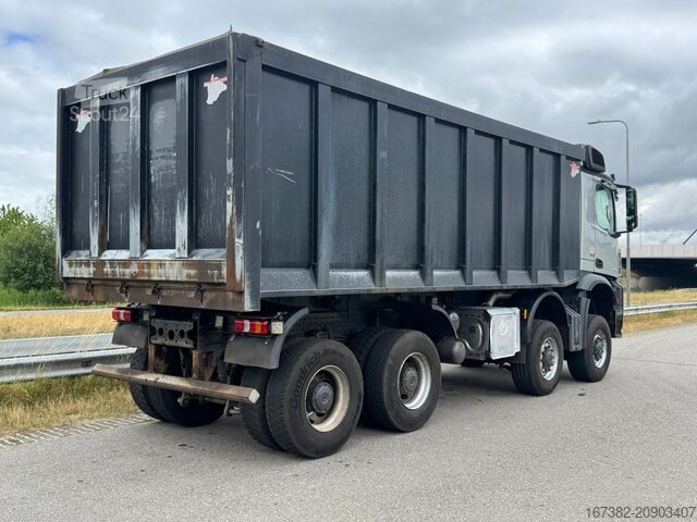 Benne Mercedes-Benz Arocs 4848 8x8