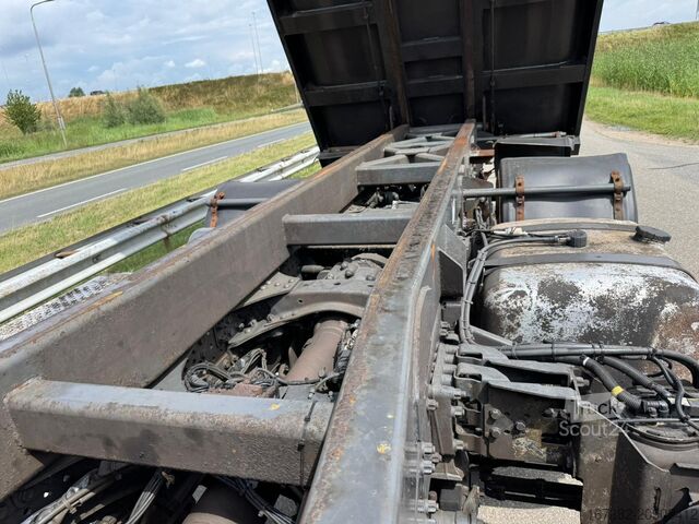 Benne Mercedes-Benz Arocs 4848 8x8 tipper