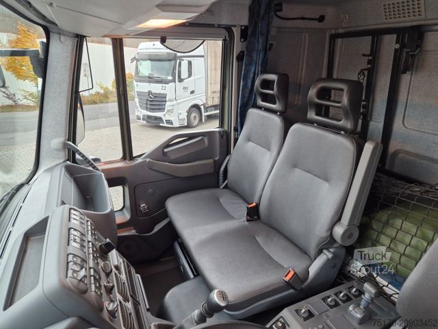 Ciężarówka z płaską platformą IVECO Eurocargo ML100E22WM-BW 4x4 Pritsche L-Haus Bett