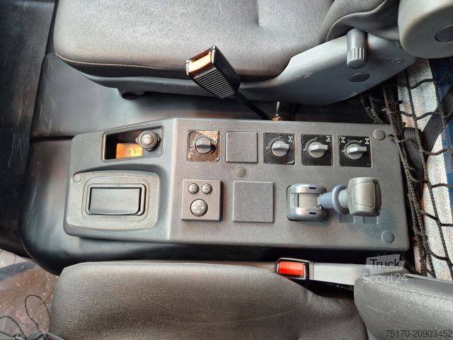 Ciężarówka z płaską platformą IVECO Eurocargo ML100E22WM-BW 4x4 Pritsche L-Haus Bett