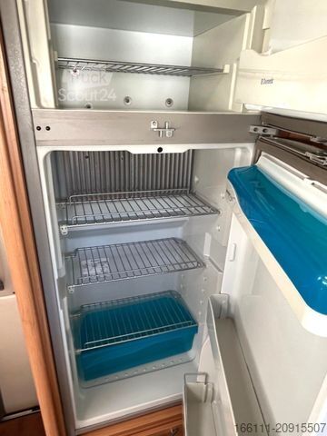 Integrált lakóautó NIESMANN+BISCHOFF Flair 7100 I - Fest/Hubbett - Automatik -