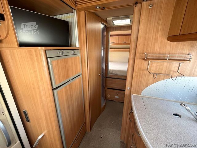 Integrált lakóautó NIESMANN+BISCHOFF Flair 7100 I - Fest/Hubbett - Automatik -