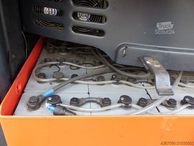 Chariot à mât rétractable Linde R14X