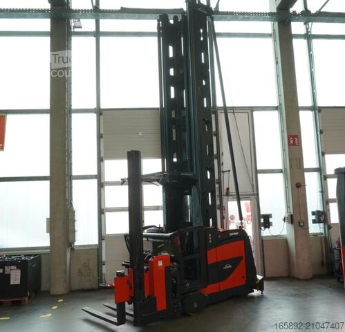 Préparateur de commandes à grande hauteur Linde K-Schwenkschubgabel 011