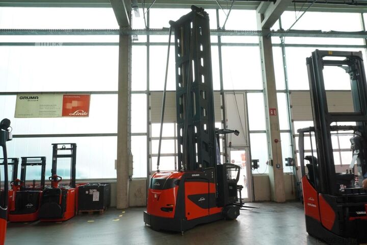 Préparateur de commandes à grande hauteur Linde K-Schwenkschubgabel 011