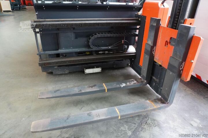 Préparateur de commandes à grande hauteur Linde K-Schwenkschubgabel 011