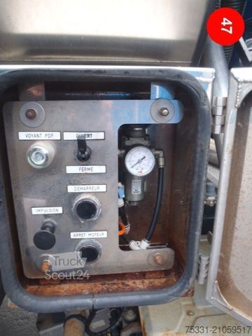 Camión cisterna RENAULT D WIDE 320 ÖLSAMMLER OIL COLLECTOR